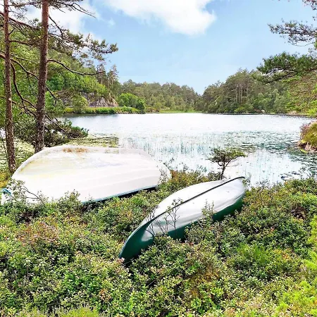 4 Person In Reksteren Klinkholmen